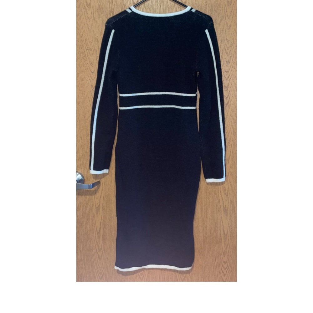 SALE🎈NWOT GORGEOUS SOFT ELEGANT KNIT DRESS WITH DESIGNED TO FLATTER! - Picture 7 of 8